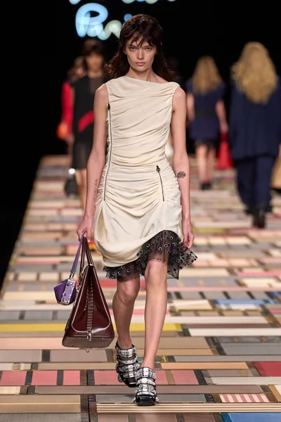 Look 32